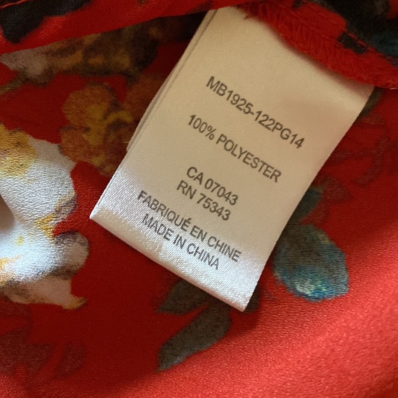 3/$8 Bundle Red floral blouse - Picture 5 of 6